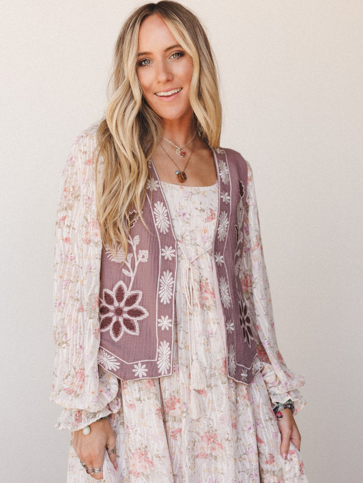 Clover Petals Vest - Mushroom