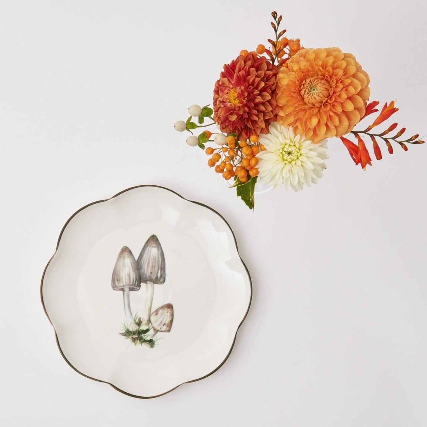Scalloped Mushroom Starter Plate (Grey)