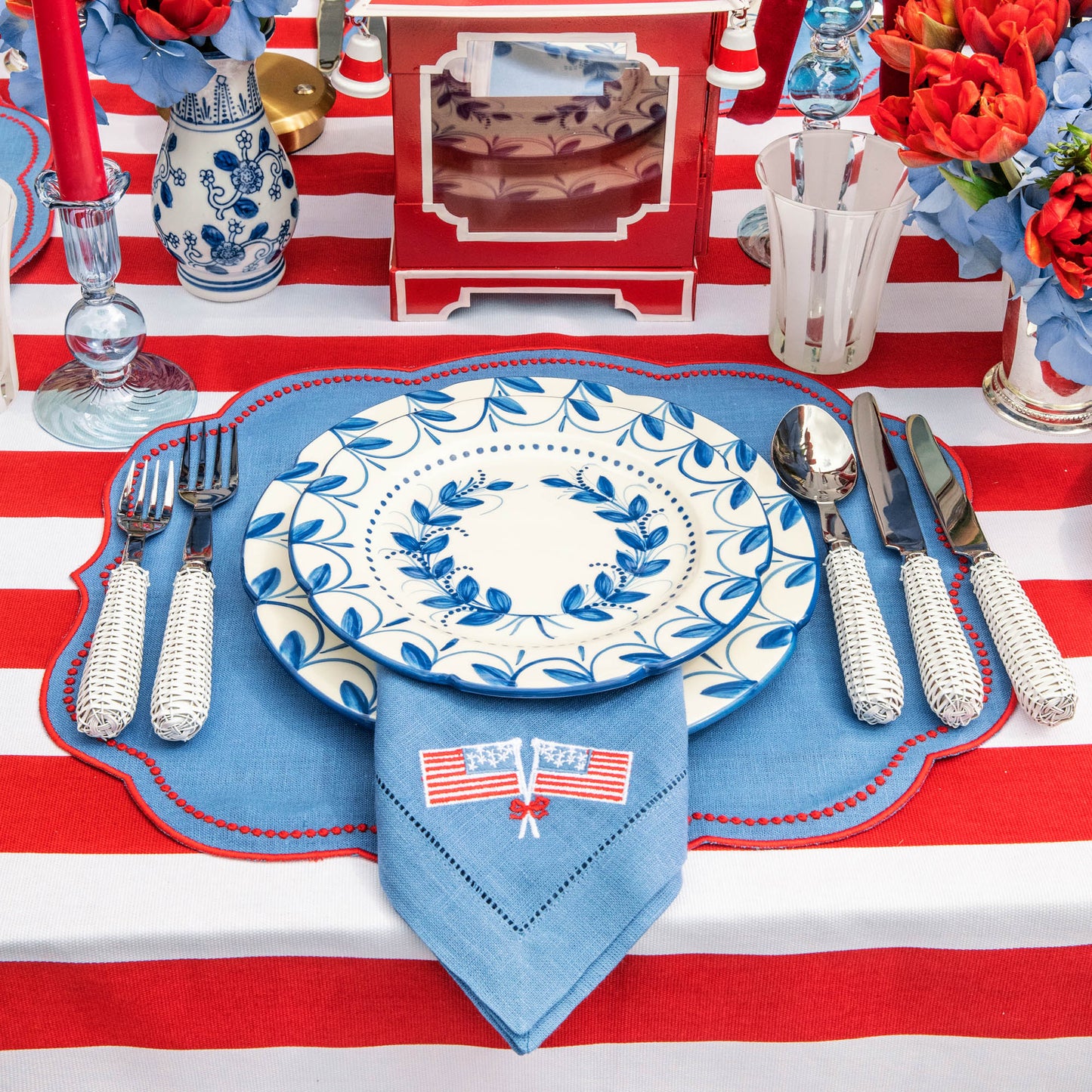 Elizabeth Blue Garland Starter Plate