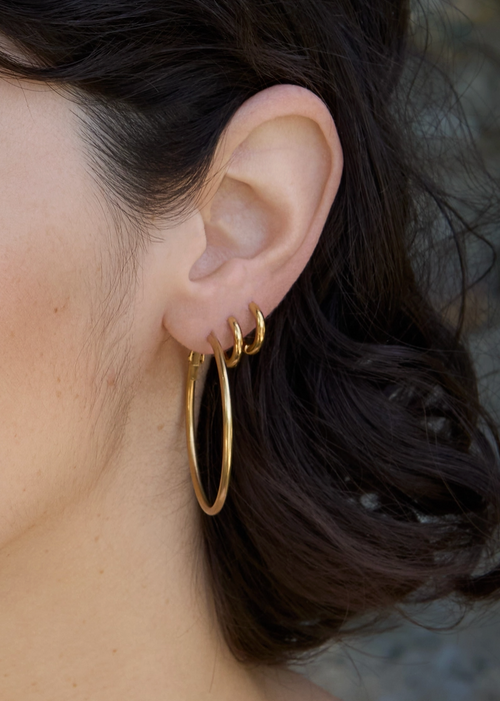 everyday huggie hoops - medium