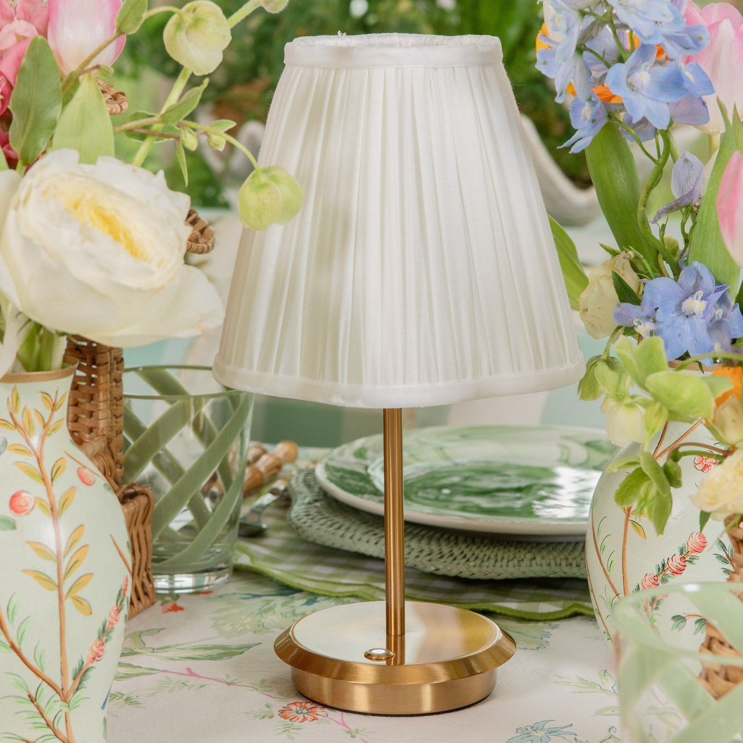 Short Rechargeable Lamp with Cream Shade (18cm)
