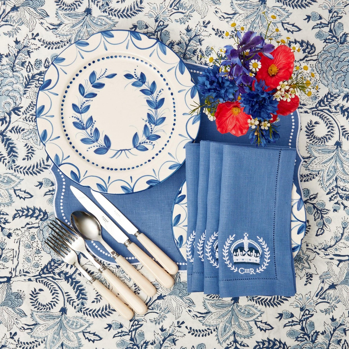 Elizabeth Blue Garland Dinner Plate