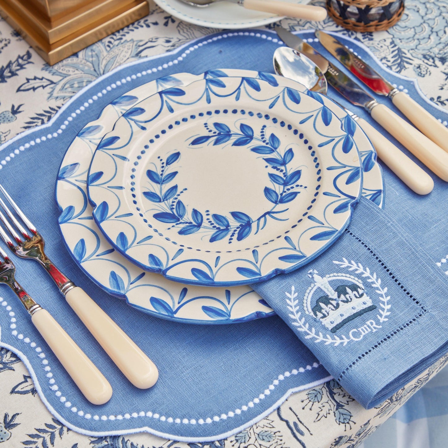 Elizabeth Blue Garland Starter Plate