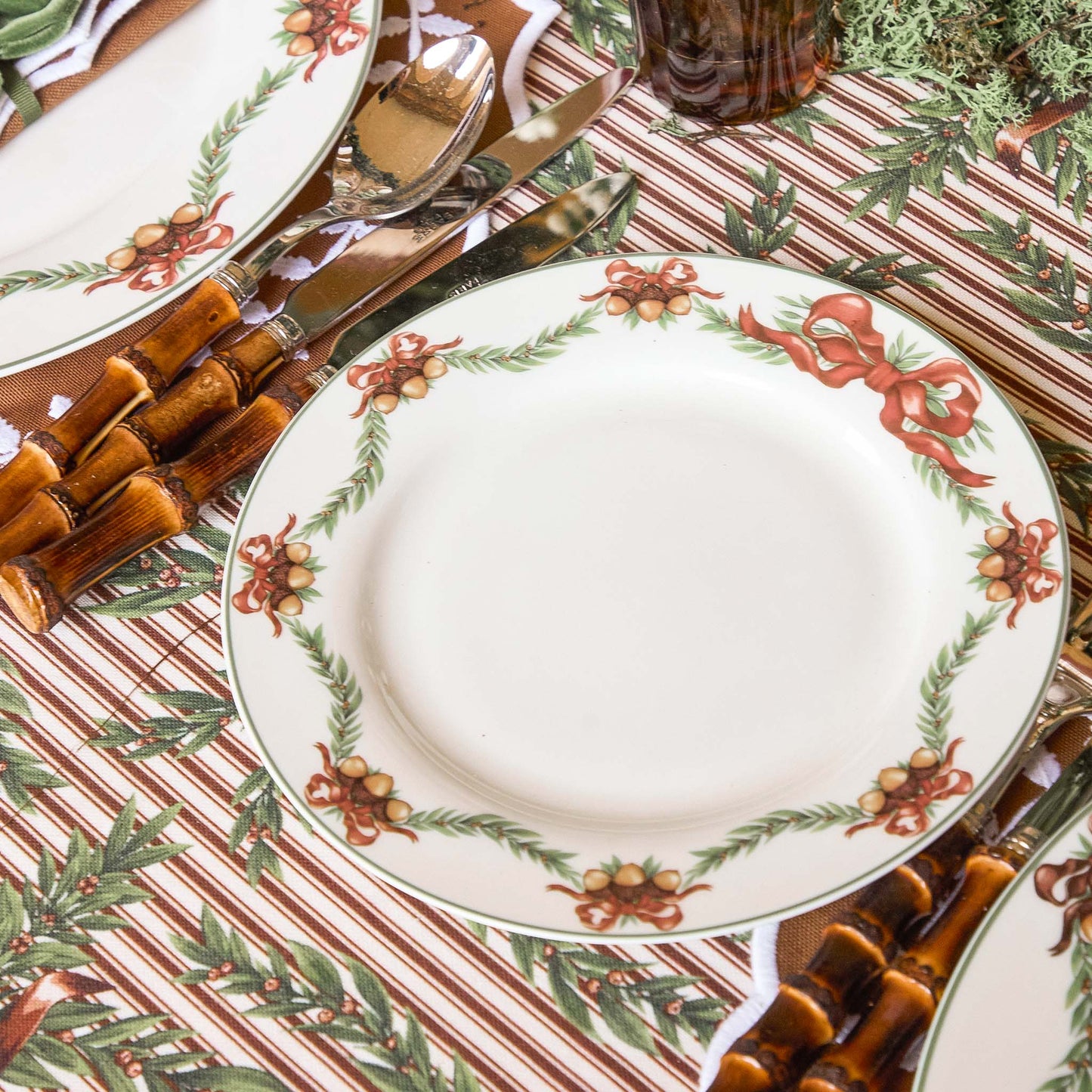 Acorn Garland Dinner & Starter Plates (Set of 8)