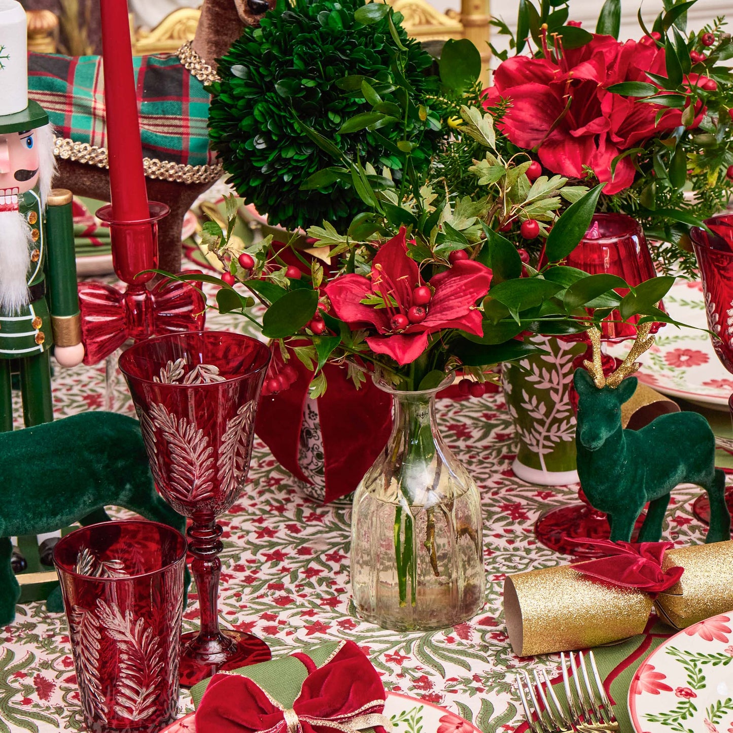 Brigitte Red Garland Engraved Glassware (Set of 8)