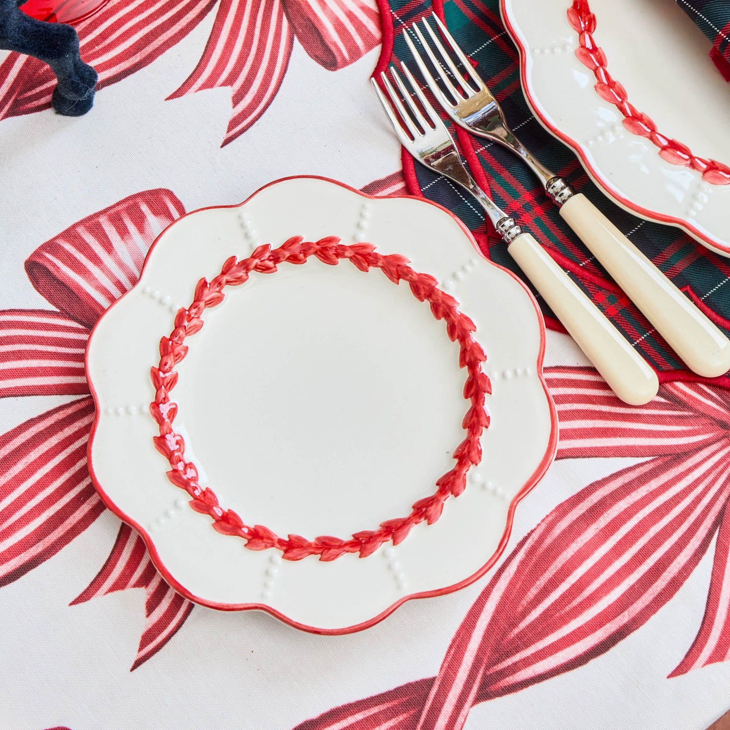 Red Laurel Starter Plates (Set of 4)