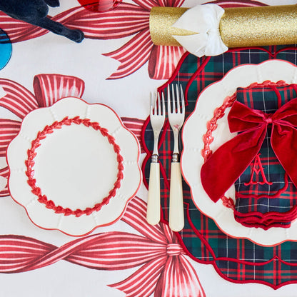 Red Laurel Starter Plates (Set of 4)