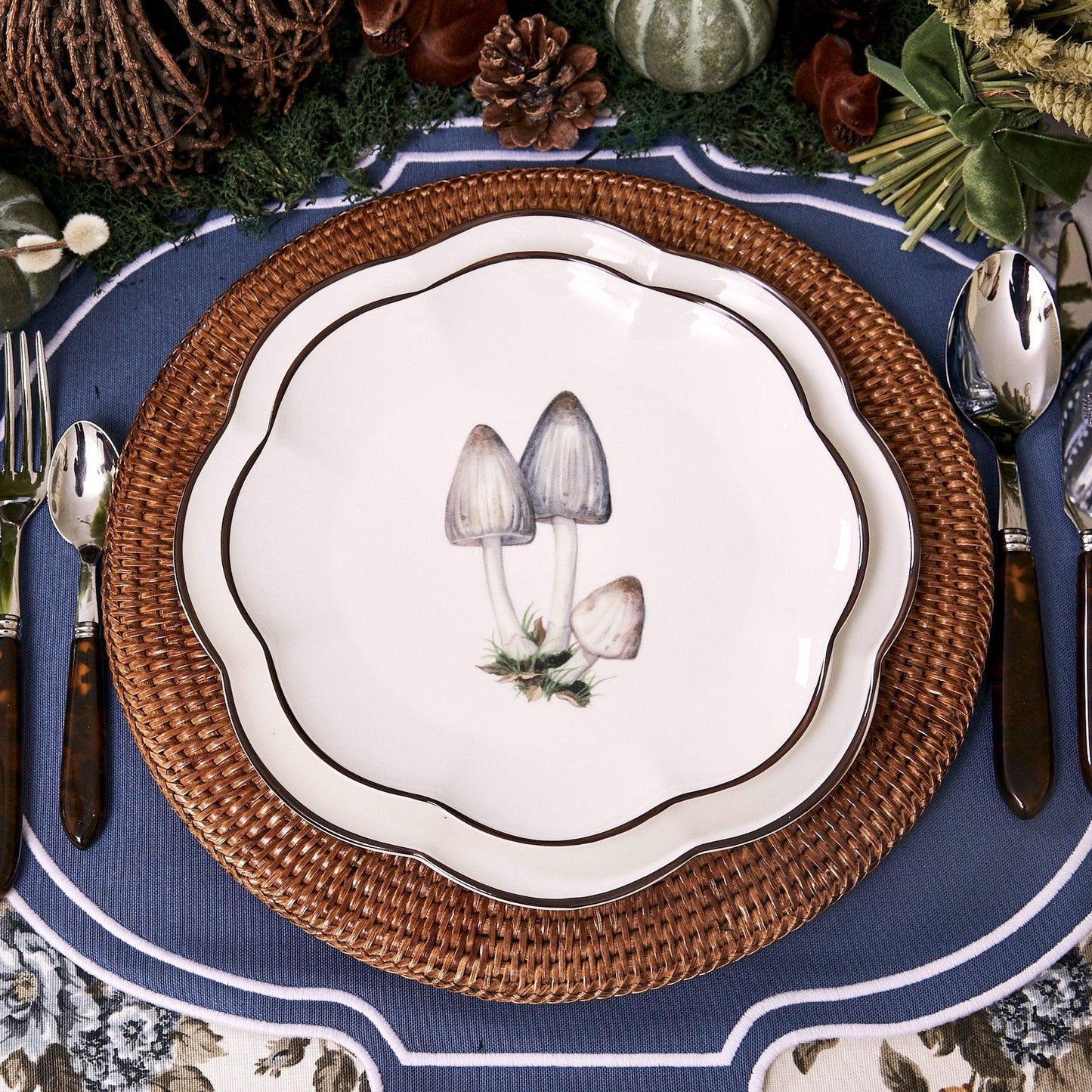 Scalloped Mushroom Starter Plate (Grey)