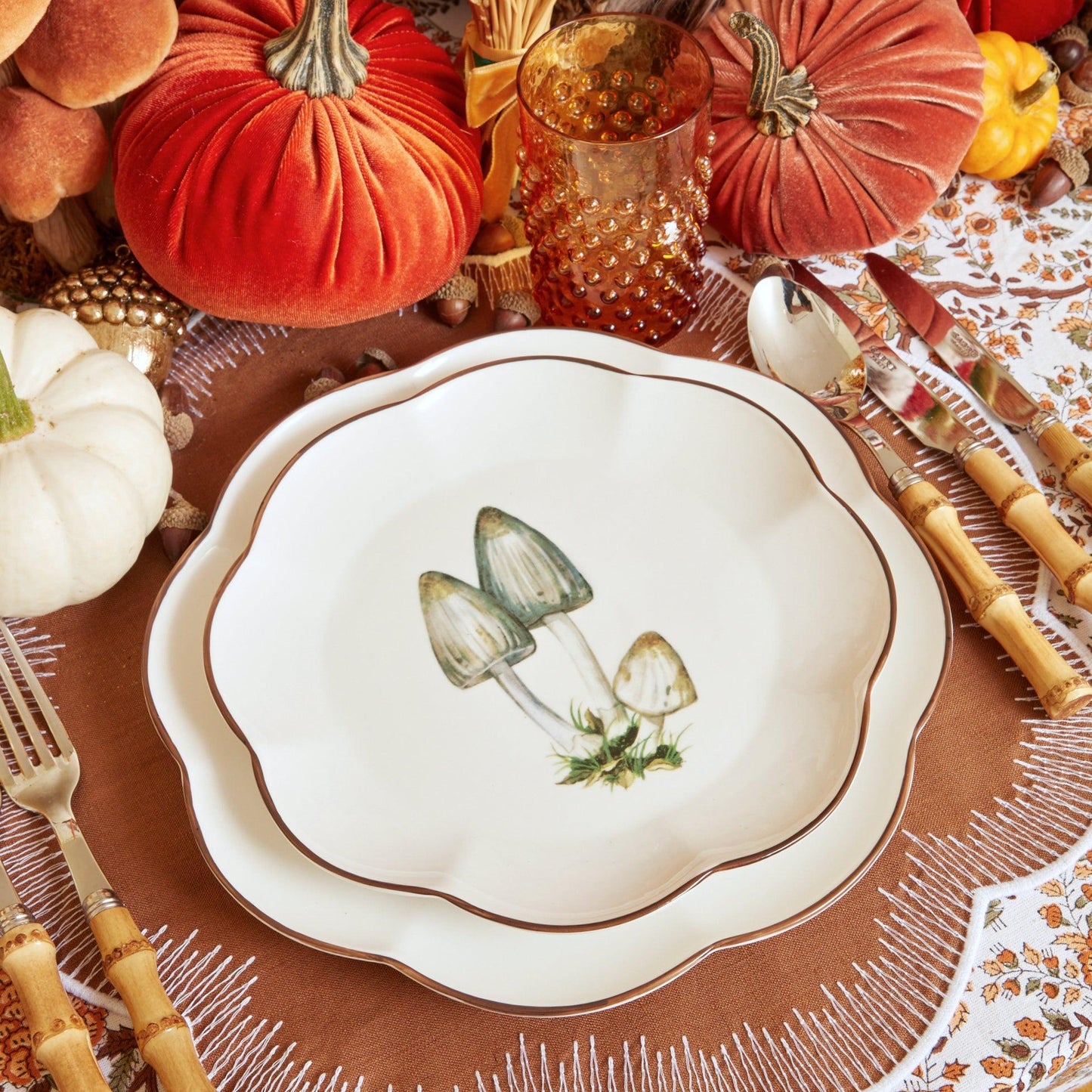 Scalloped Mushroom Starter Plate (Grey)