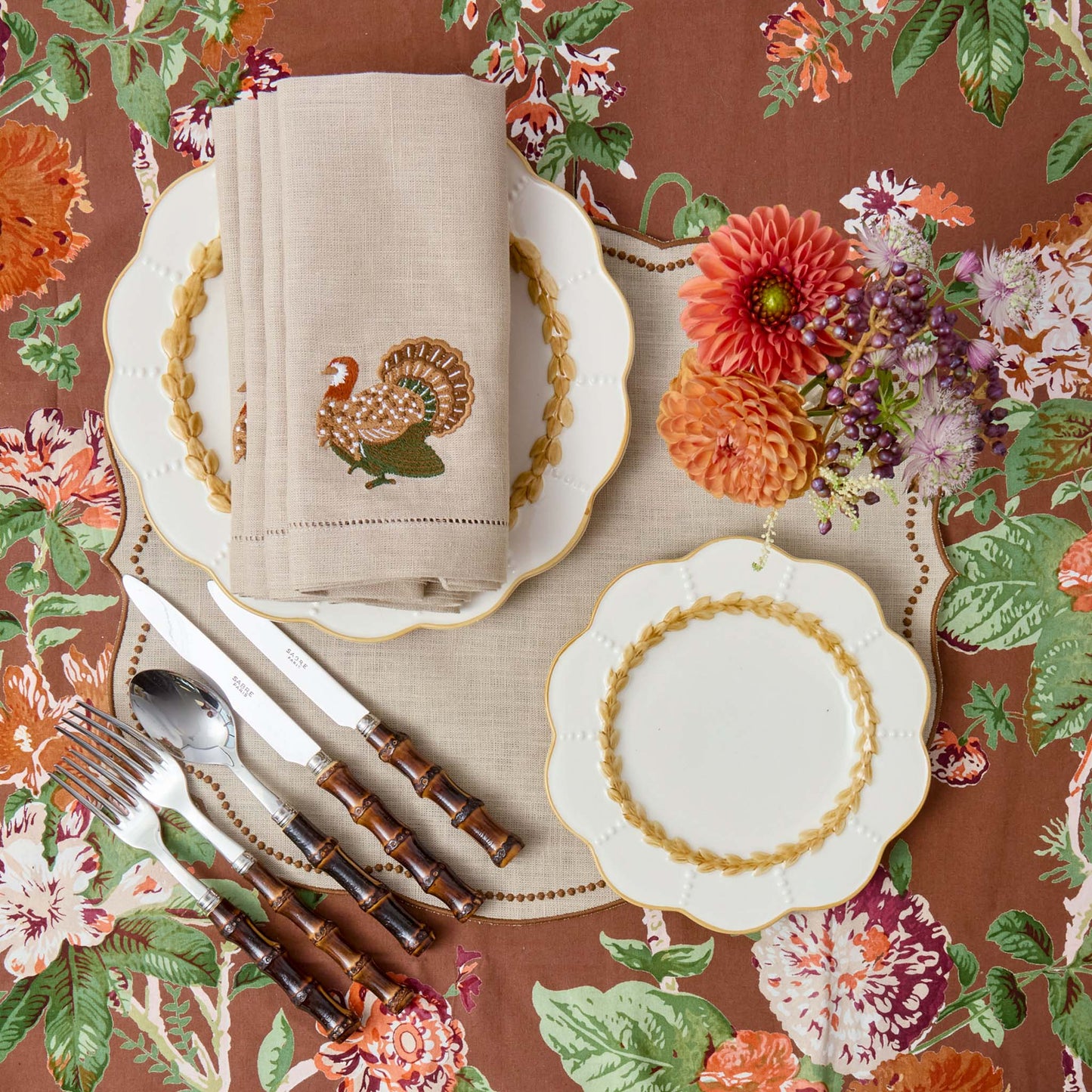 Putty Laurel Dinner Plates (Set of 4)