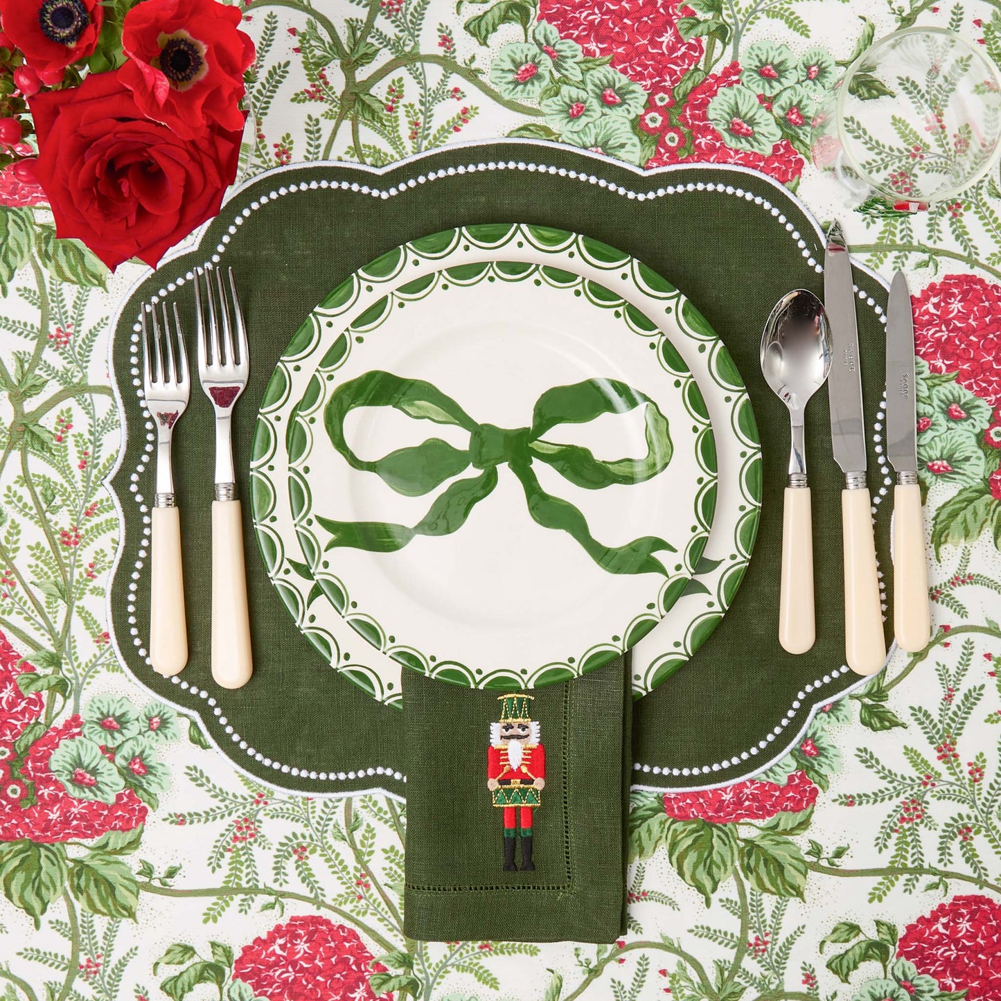 Marilyn Forest Green Bow Starter Plate